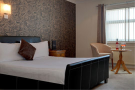 parkmore-hotel-bedrooms-24-83106.jpg