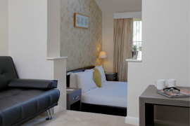 parkmore-hotel-bedrooms-25-83106.jpg