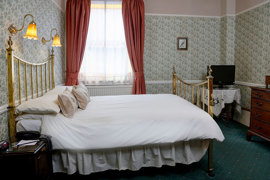 bell-in-driffield-bedrooms-15-83226.jpg