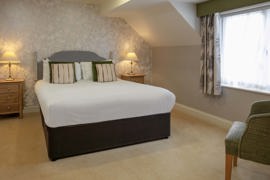 knights-hill-hotel-bedrooms-01-83261.jpg