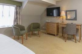 knights-hill-hotel-bedrooms-02-83261.jpg