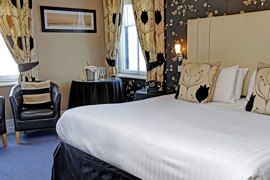 new-holmwood-hotel-bedrooms-17-83365.jpg