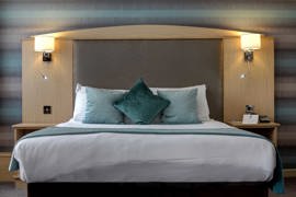 cresta-court-hotel-bedrooms-62-83373.jpg