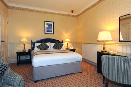 lamphey-court-hotel-bedrooms-08-83424.jpg