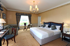 lamphey-court-hotel-bedrooms-09-83424.jpg