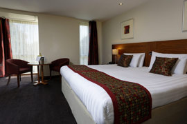 kings-manor-hotel-bedrooms-17-83448.jpg