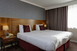 kings-manor-hotel-bedrooms-21-83448.jpg