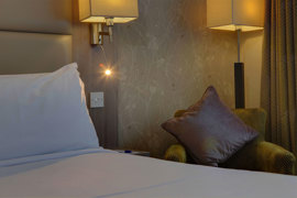 pontypool-metro-hotel-bedrooms-07-83543.jpg