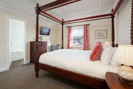 the-inveraray-inn-bedrooms-20-83551.jpg