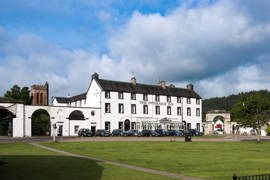 the-inveraray-inn-grounds-and-hotel-02-83551.JPG