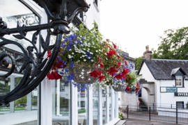 the-inveraray-inn-grounds-and-hotel-03-83551.JPG