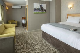 heath-court-hotel-bedrooms-46-83705.jpg