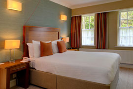 moore-place-hotel-bedrooms-13-83775.jpg