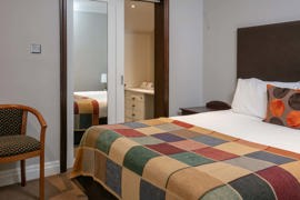 guide-post-hotel-bedrooms-122-83804.jpg