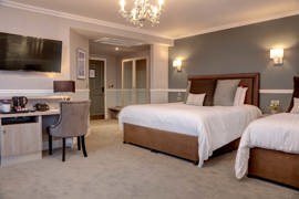 kenwick-park-hotel-bedrooms-02-83858.jpg