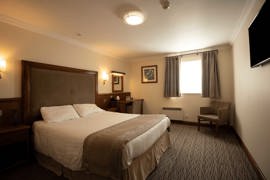 pastures-hotel-bedrooms-03-83889.jpg