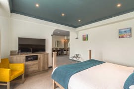 rockingham-forest-hotel-bedrooms-15-83907.jpg