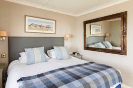 beachcroft-hotel-bedrooms-31-83909.jpg