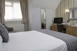 reading-calcot-hotel-bedrooms-10-84395.jpg