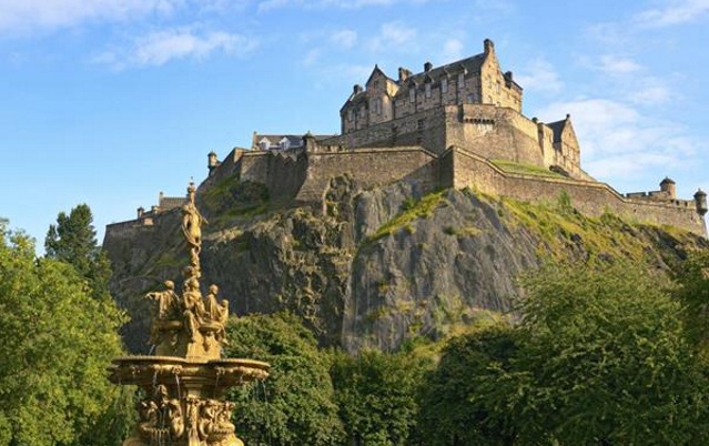 EDINBURGH CASTLE